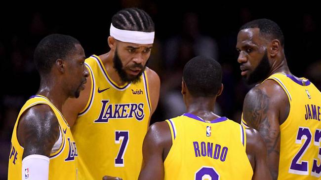 一脚出球被 一脚出球被